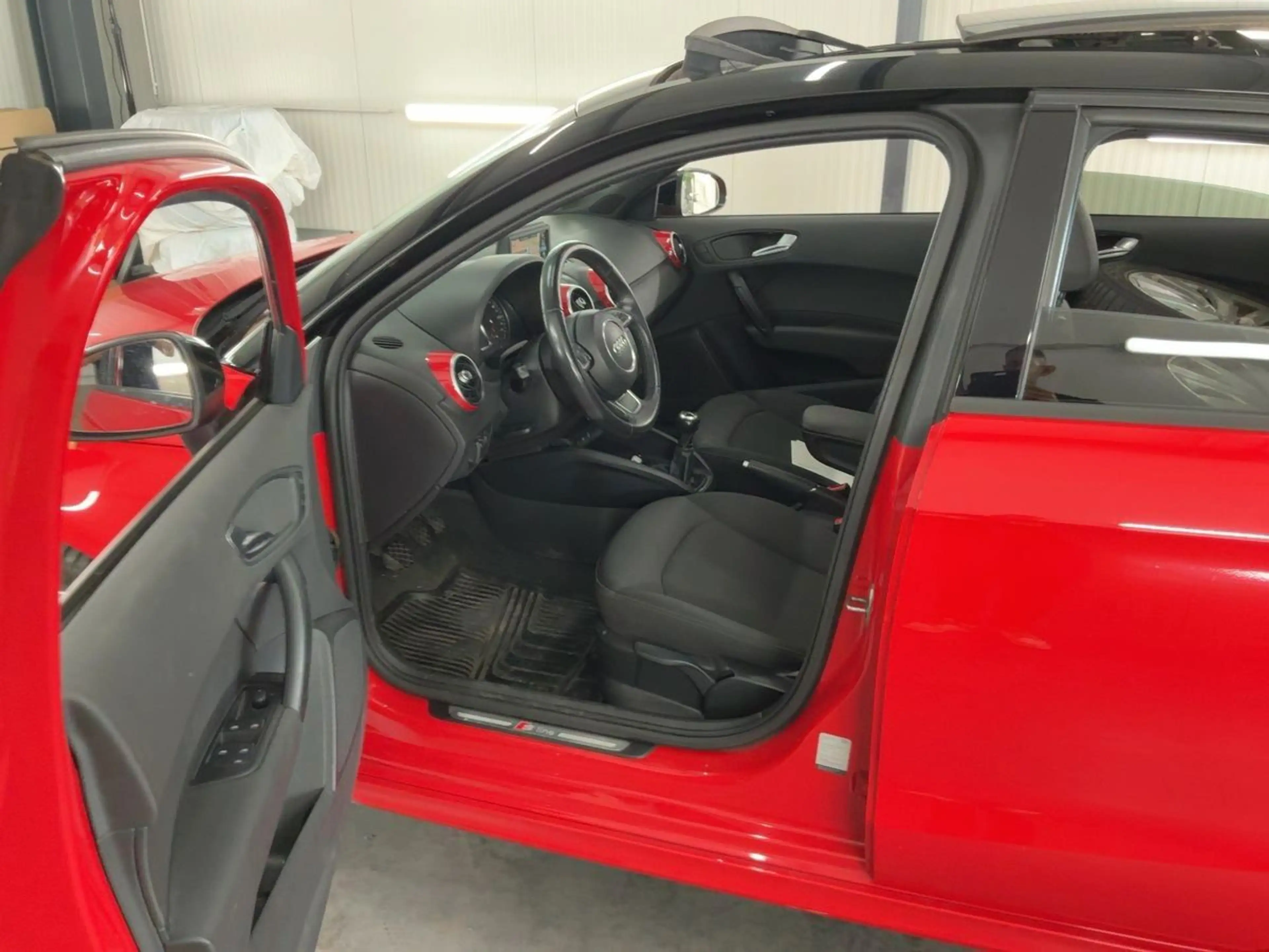 Audi A1 Sportback S-Line *SHZ*PAN*NAV*PDC*XEN*DSP* — photo 9