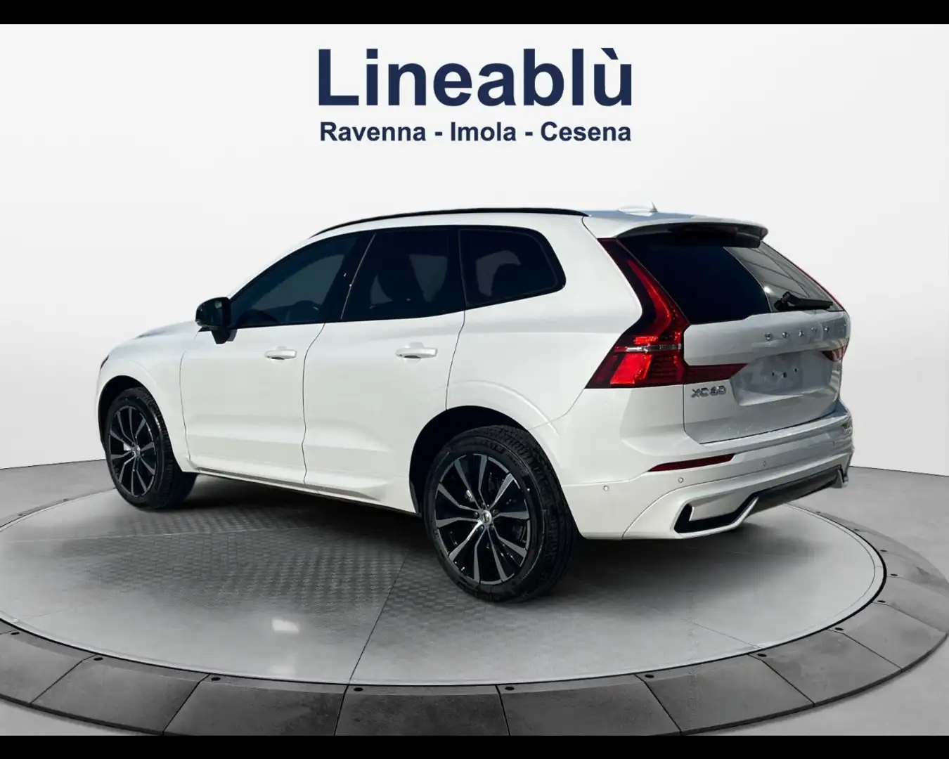 Volvo XC60 N. Ultra Dark B5 AWD AUT Bianco - 2