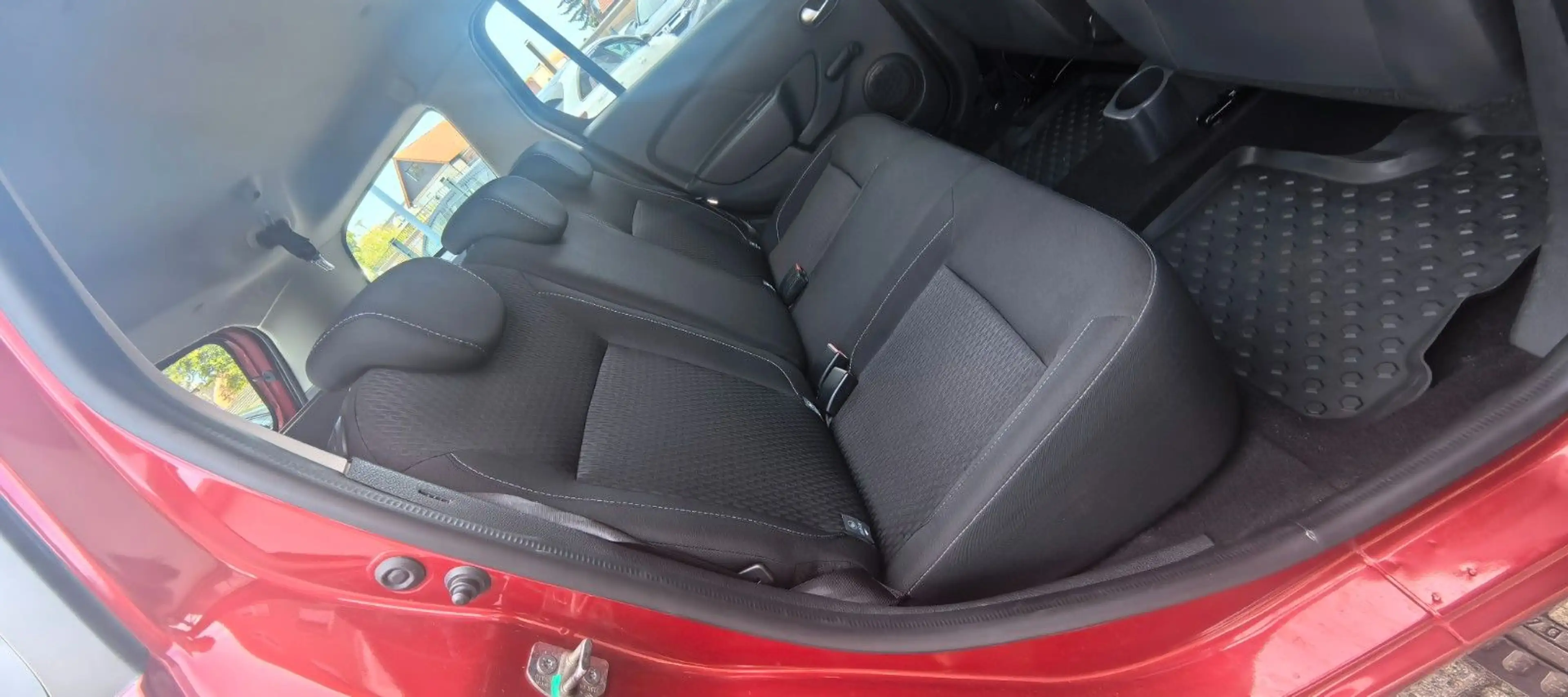 Dacia Logan MCV II Kombi Comfort Neu Bereift — photo 12