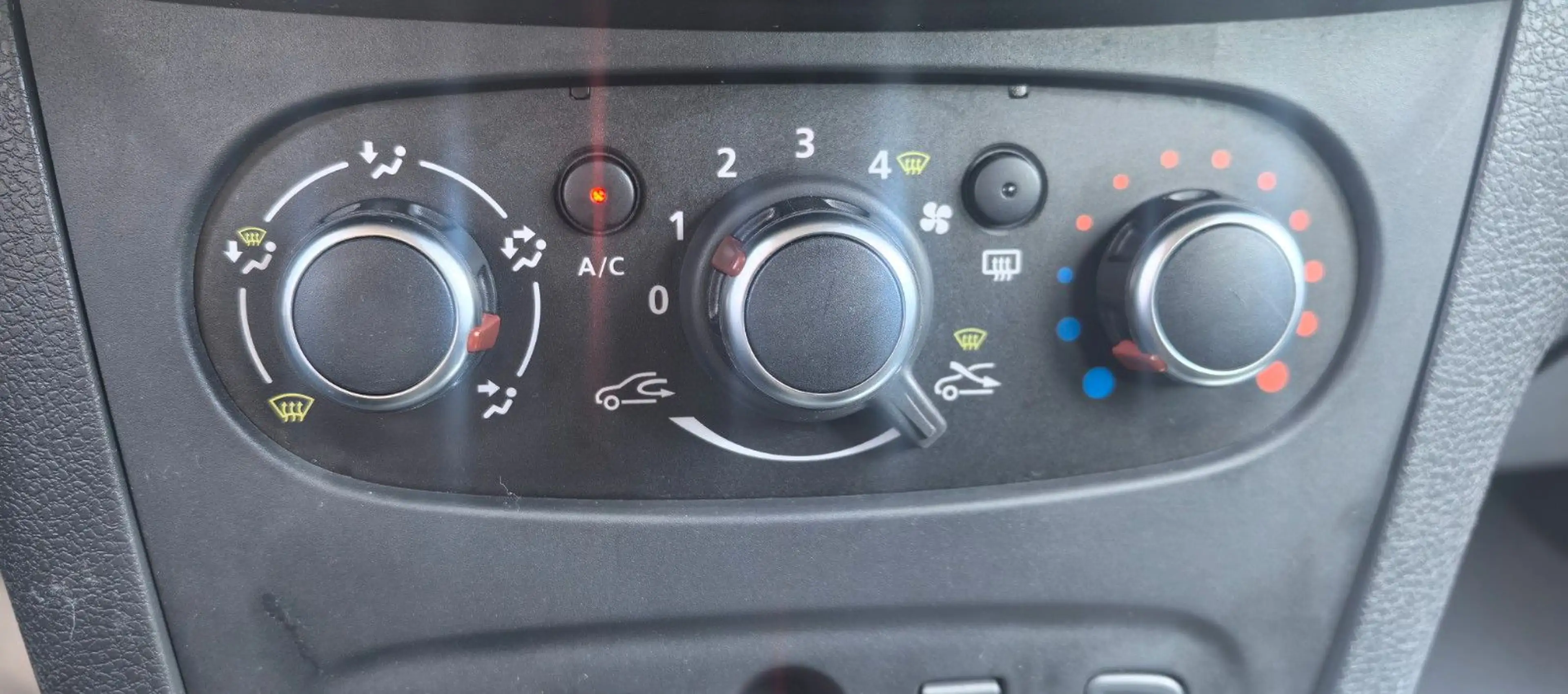 Dacia Logan MCV II Kombi Comfort Neu Bereift — photo 10