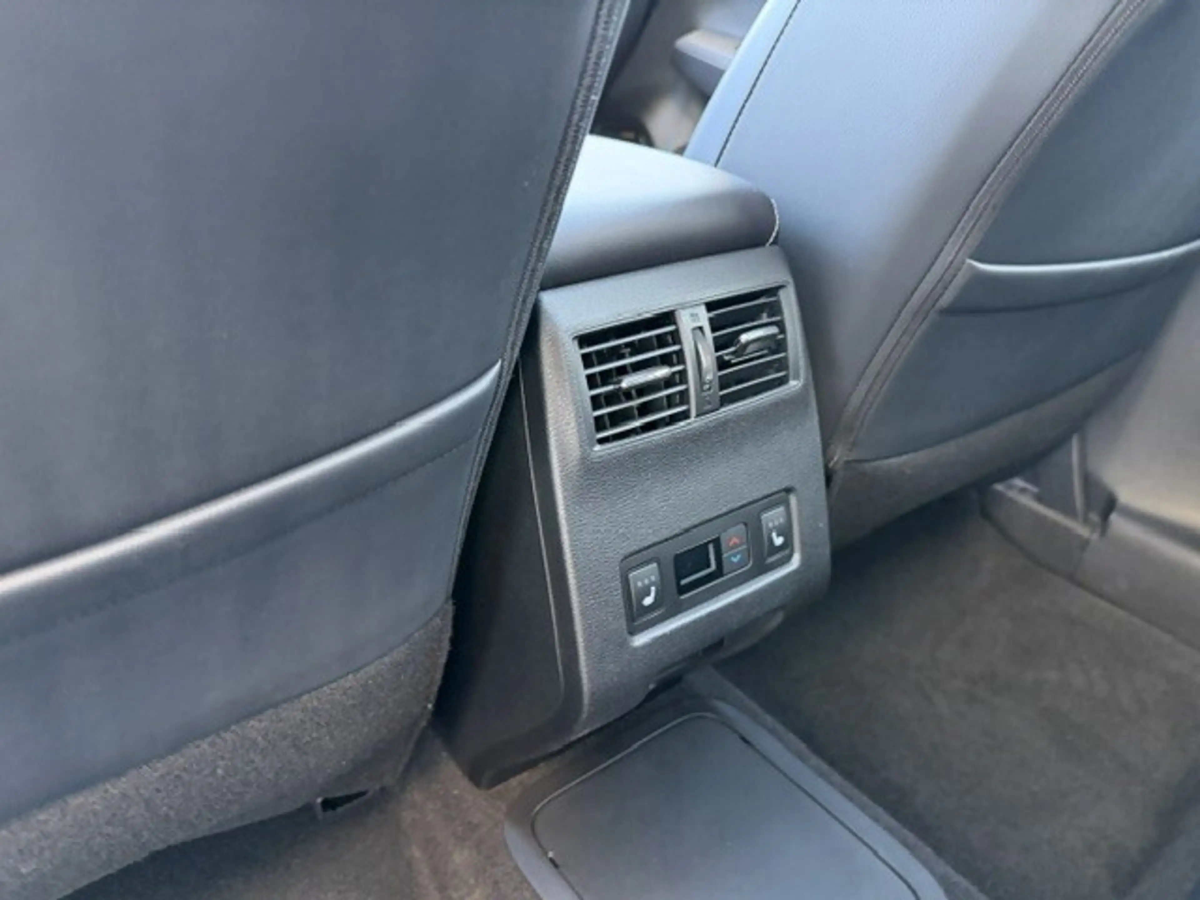 Mitsubishi Outlander 2,4 PHEV S-AWC Diamond — photo 13