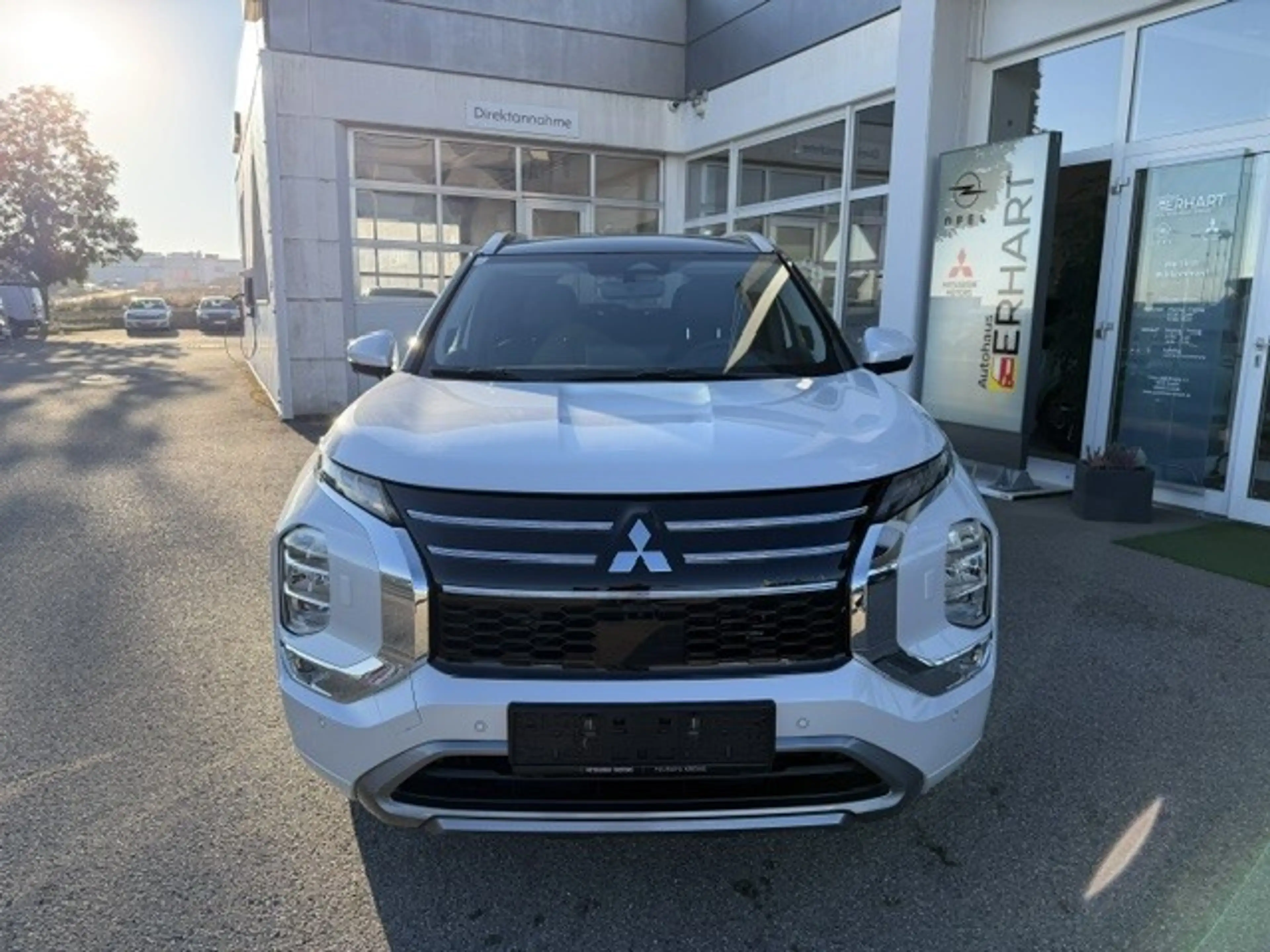 Mitsubishi Outlander 2,4 PHEV S-AWC Diamond — photo 3