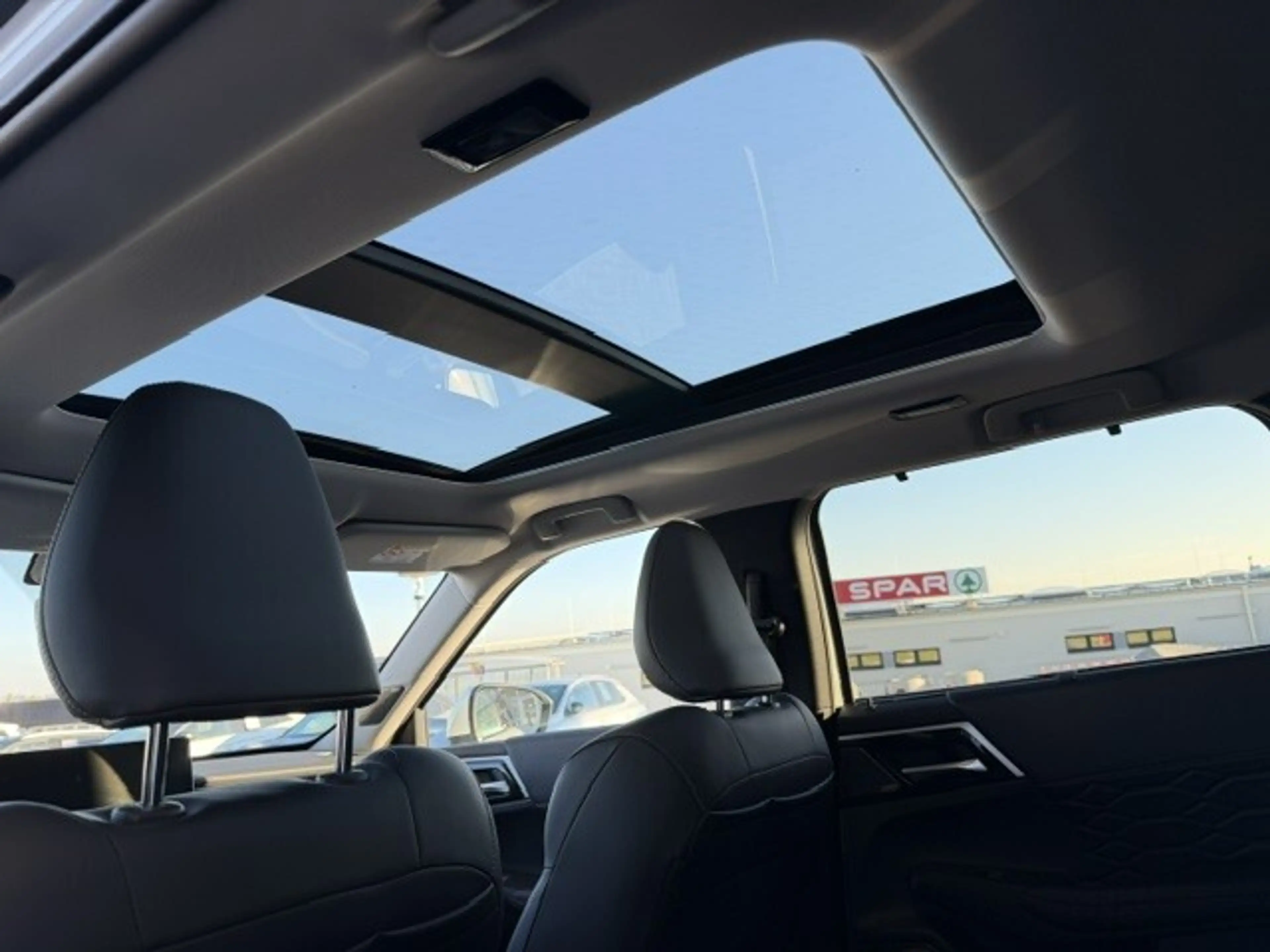 Mitsubishi Outlander 2,4 PHEV S-AWC Diamond — photo 14