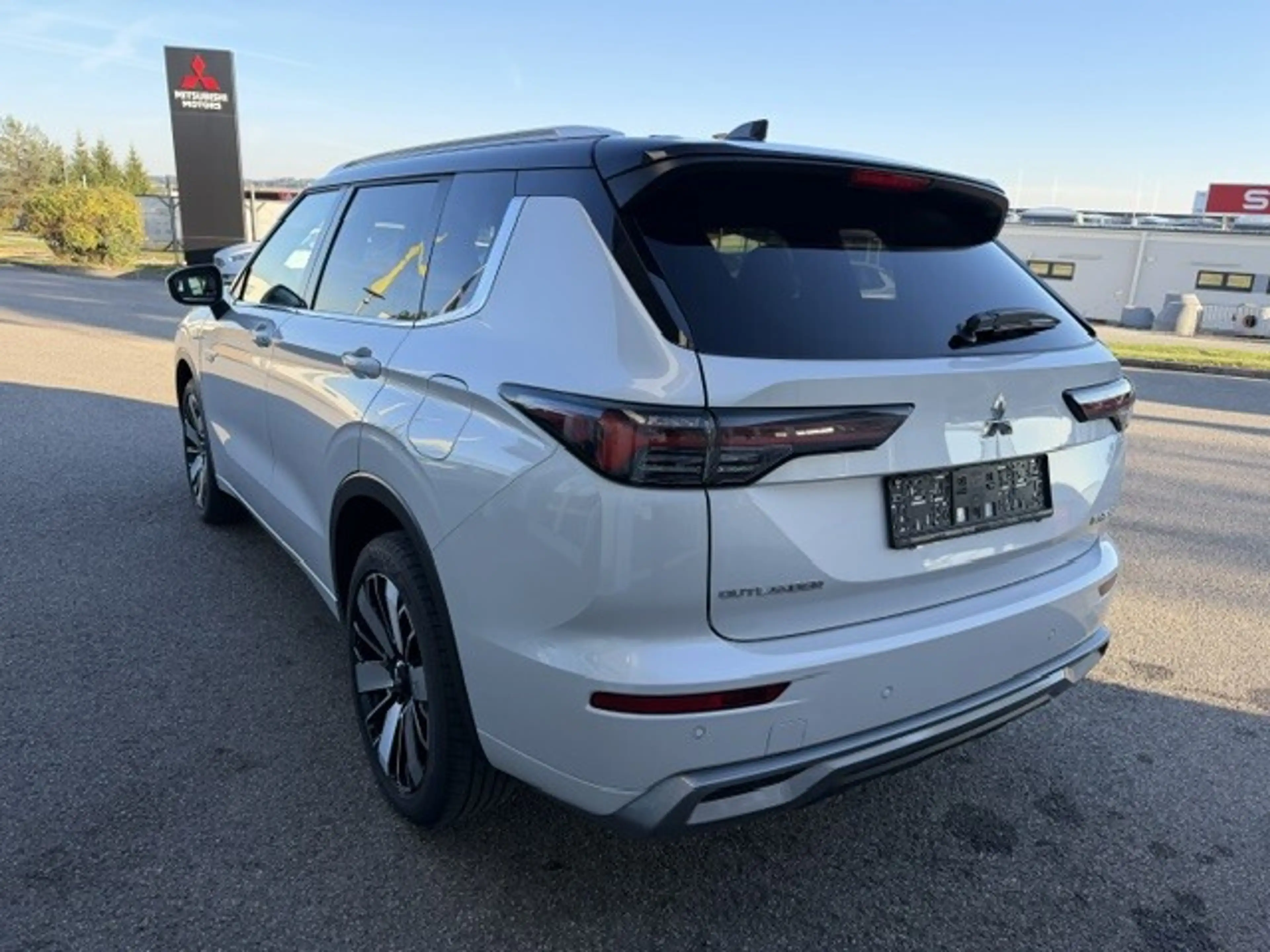 Mitsubishi Outlander 2,4 PHEV S-AWC Diamond — photo 7