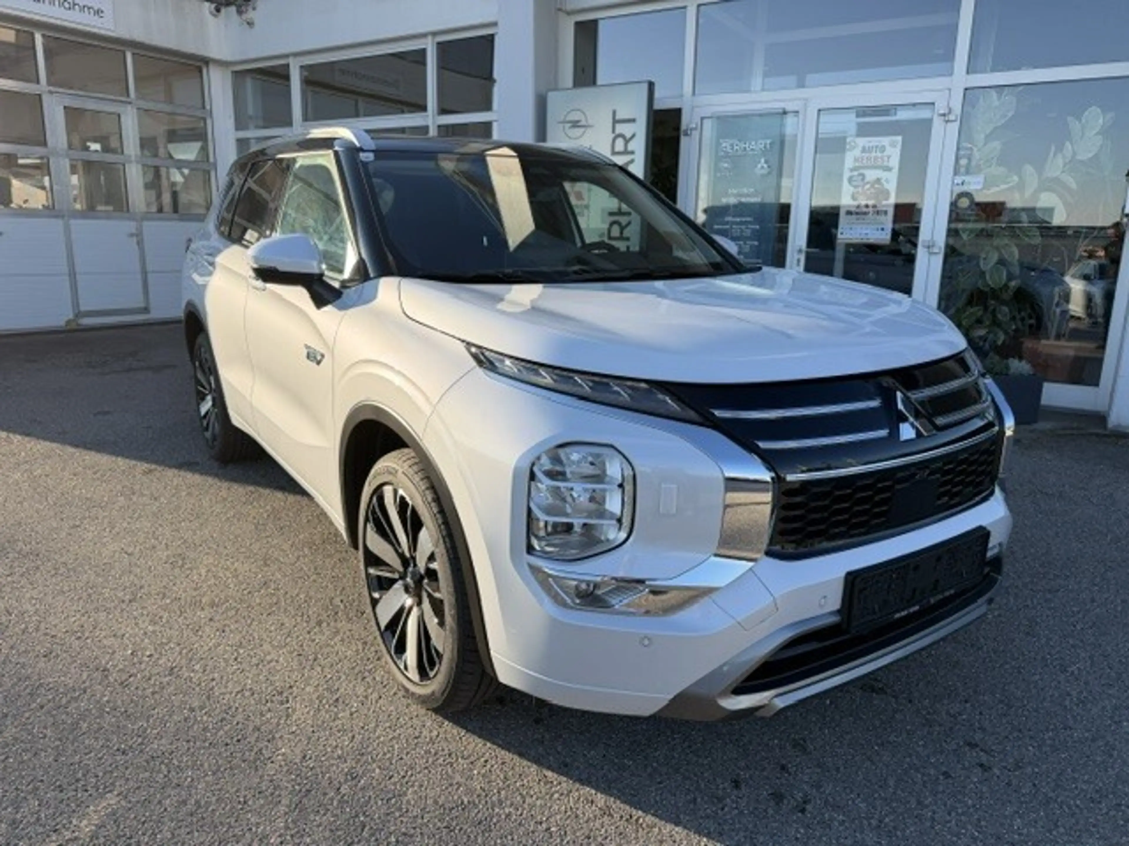 Mitsubishi Outlander 2,4 PHEV S-AWC Diamond — photo 2