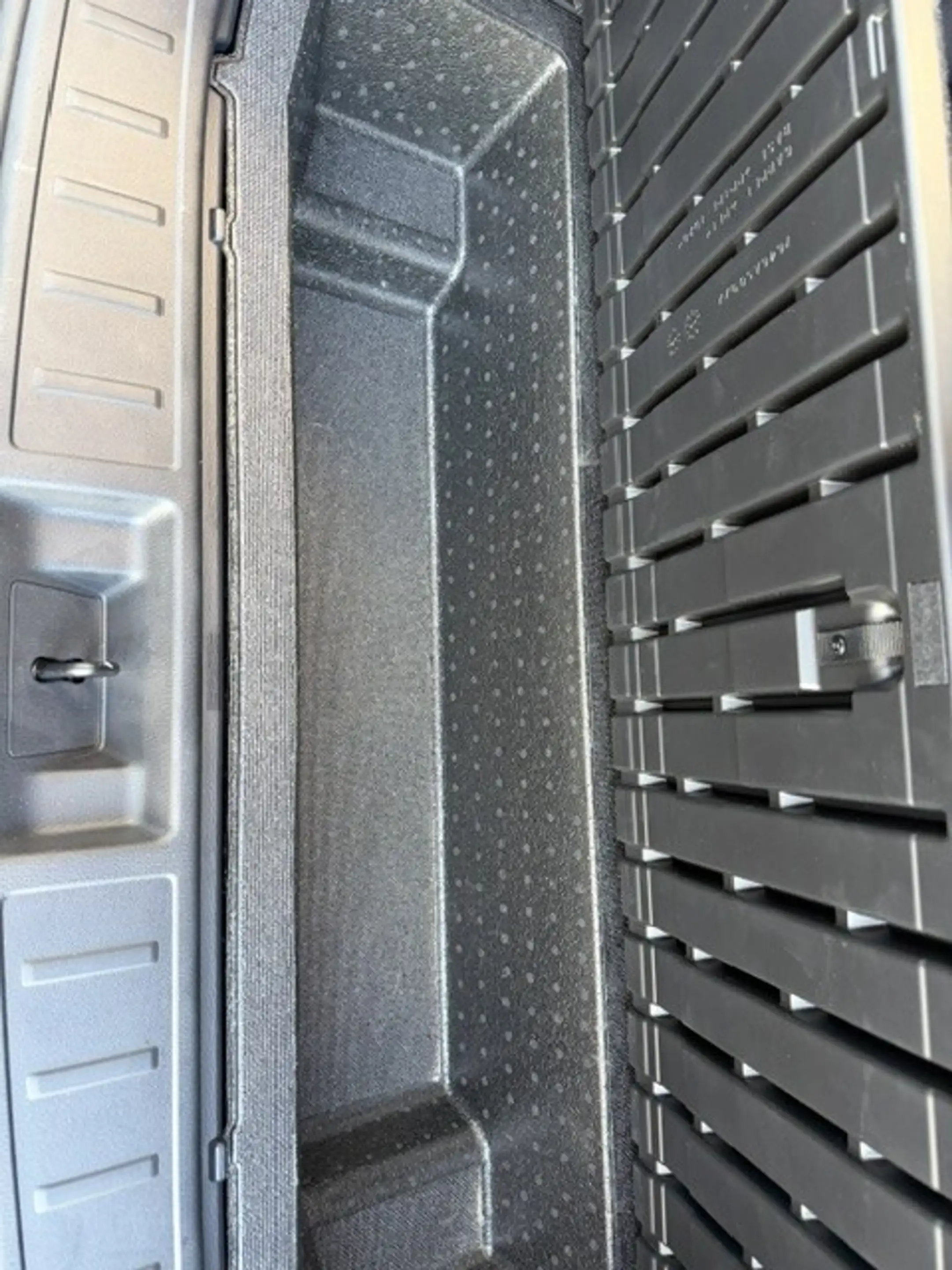 Mitsubishi Outlander 2,4 PHEV S-AWC Diamond — photo 11