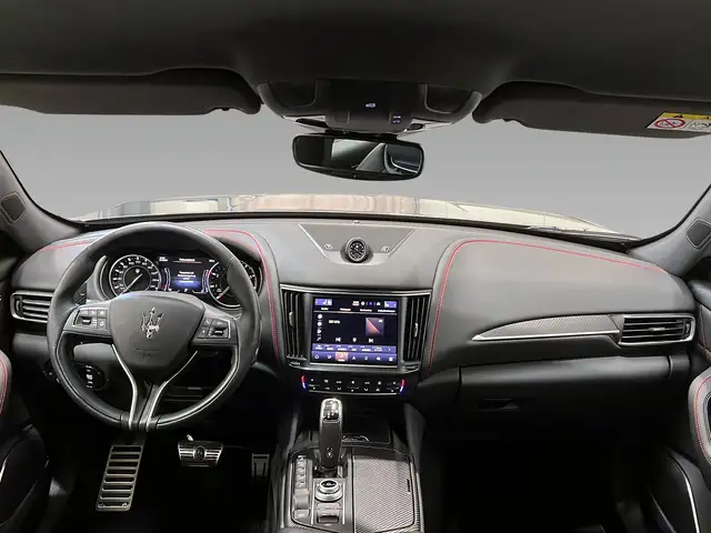 Maserati Levante view 11