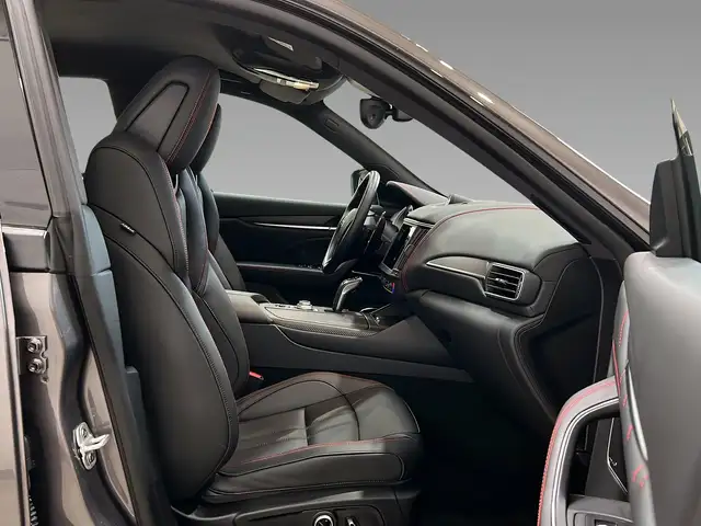Maserati Levante view 12