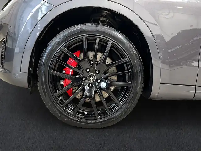 Maserati Levante view 4