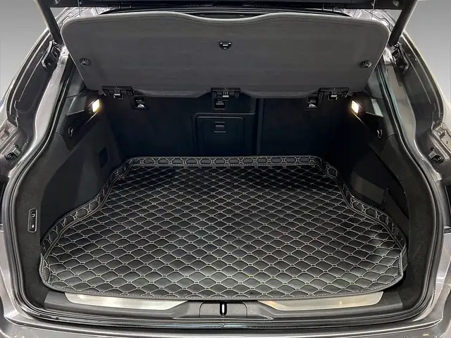Maserati Levante view 8
