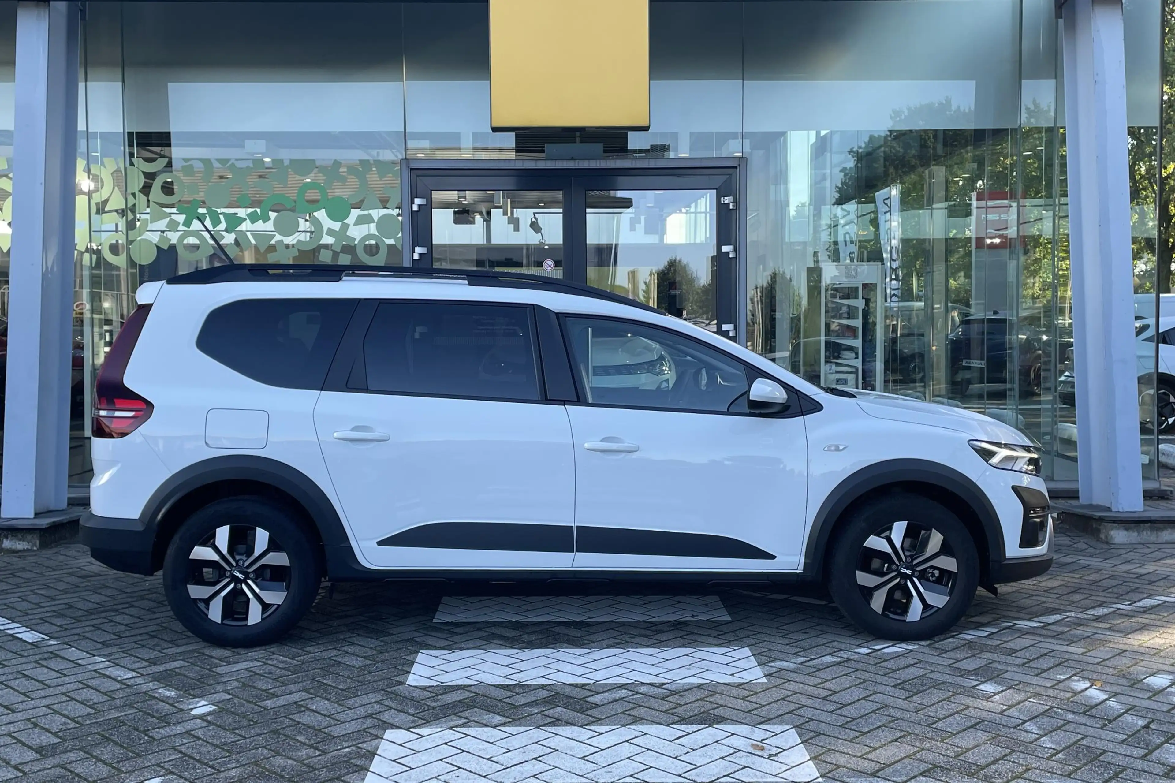 Dacia Jogger 1.6 Hybrid 140 Expression 5p. | 1e eig. | Lm velge — photo 3