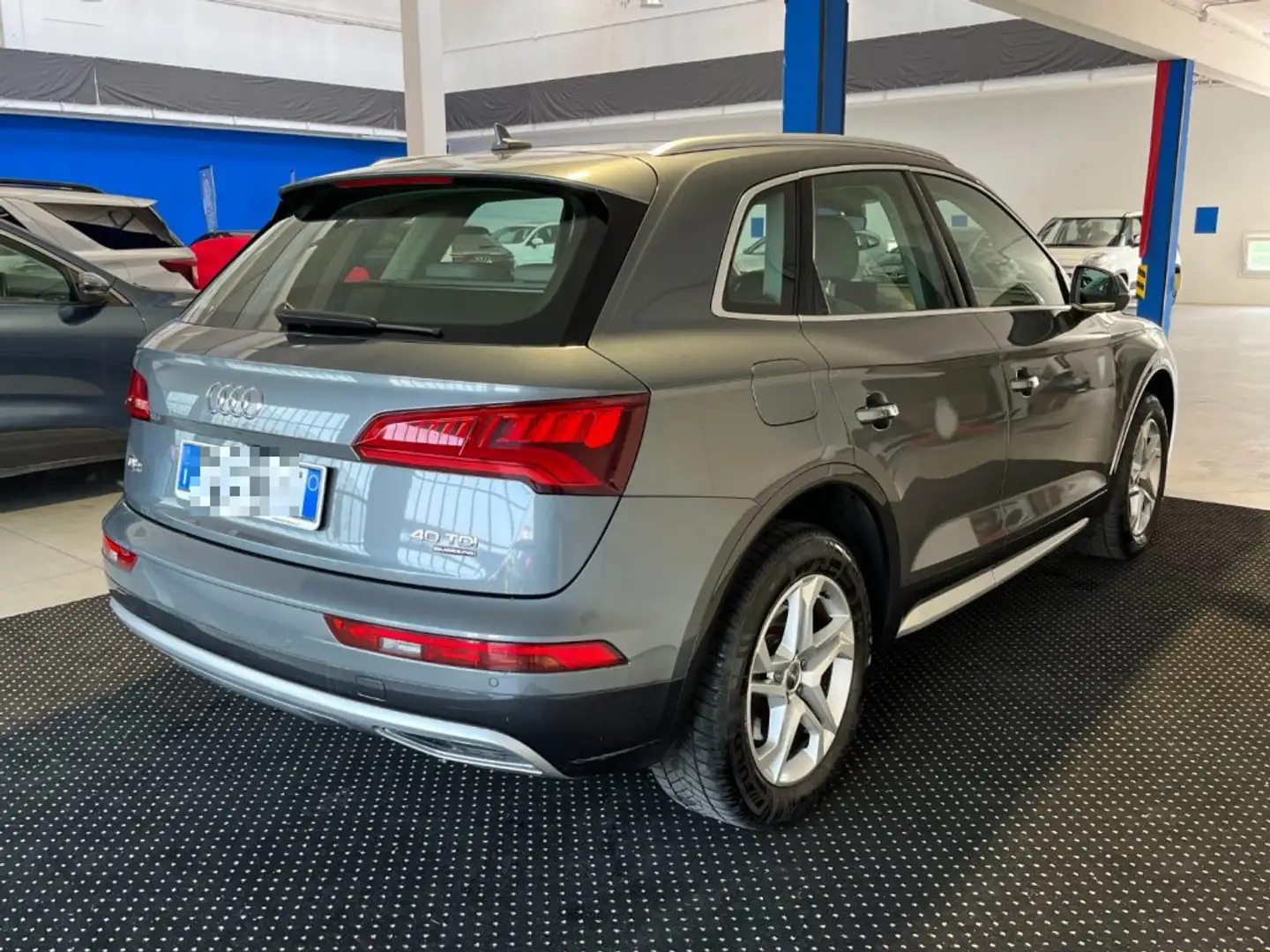 Audi Q5 40 TDI quattro S tronic Business Design PROMO Gris - 2
