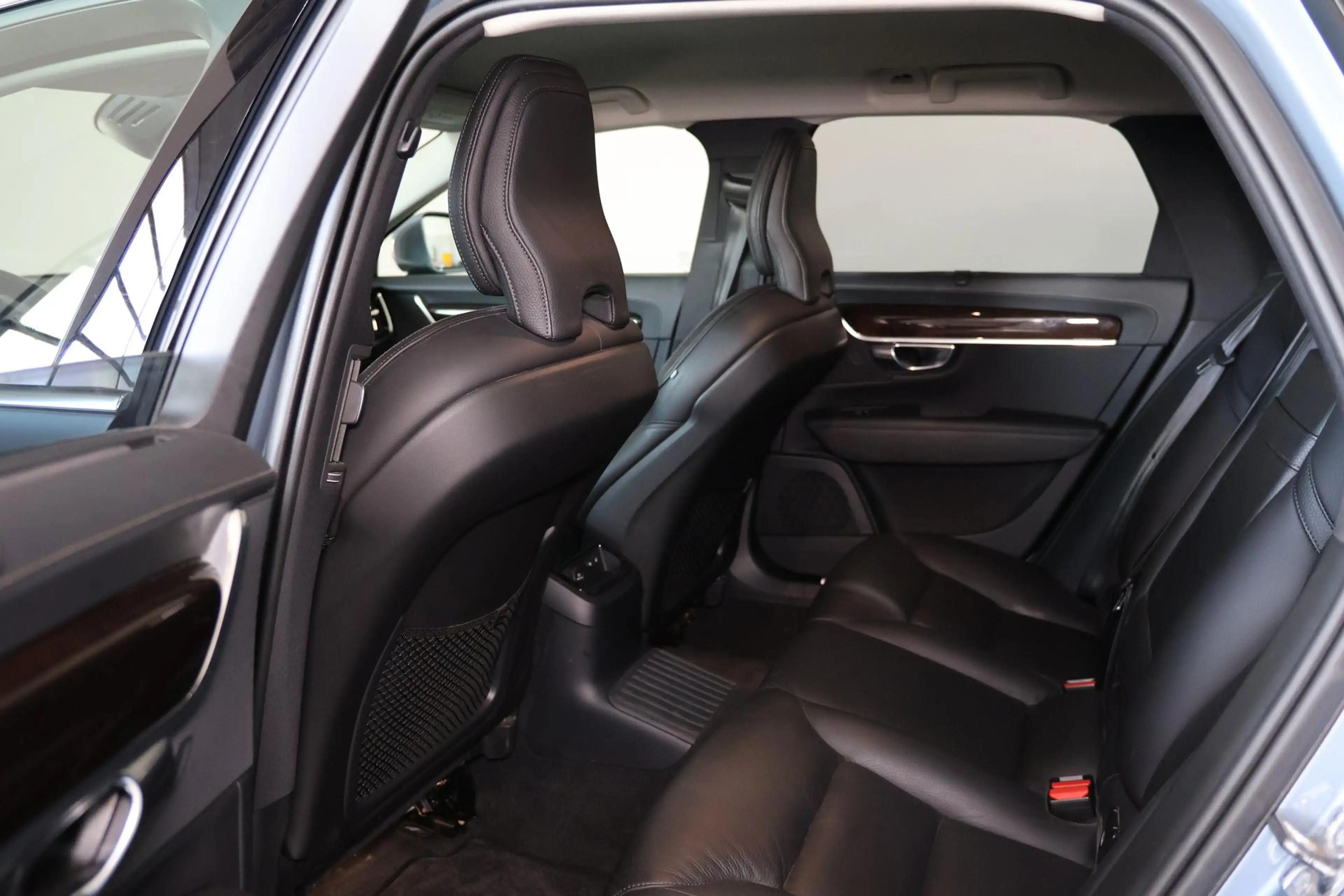Volvo V90 T8 AWD Inscription - IntelliSafe Assist & Surround — photo 15