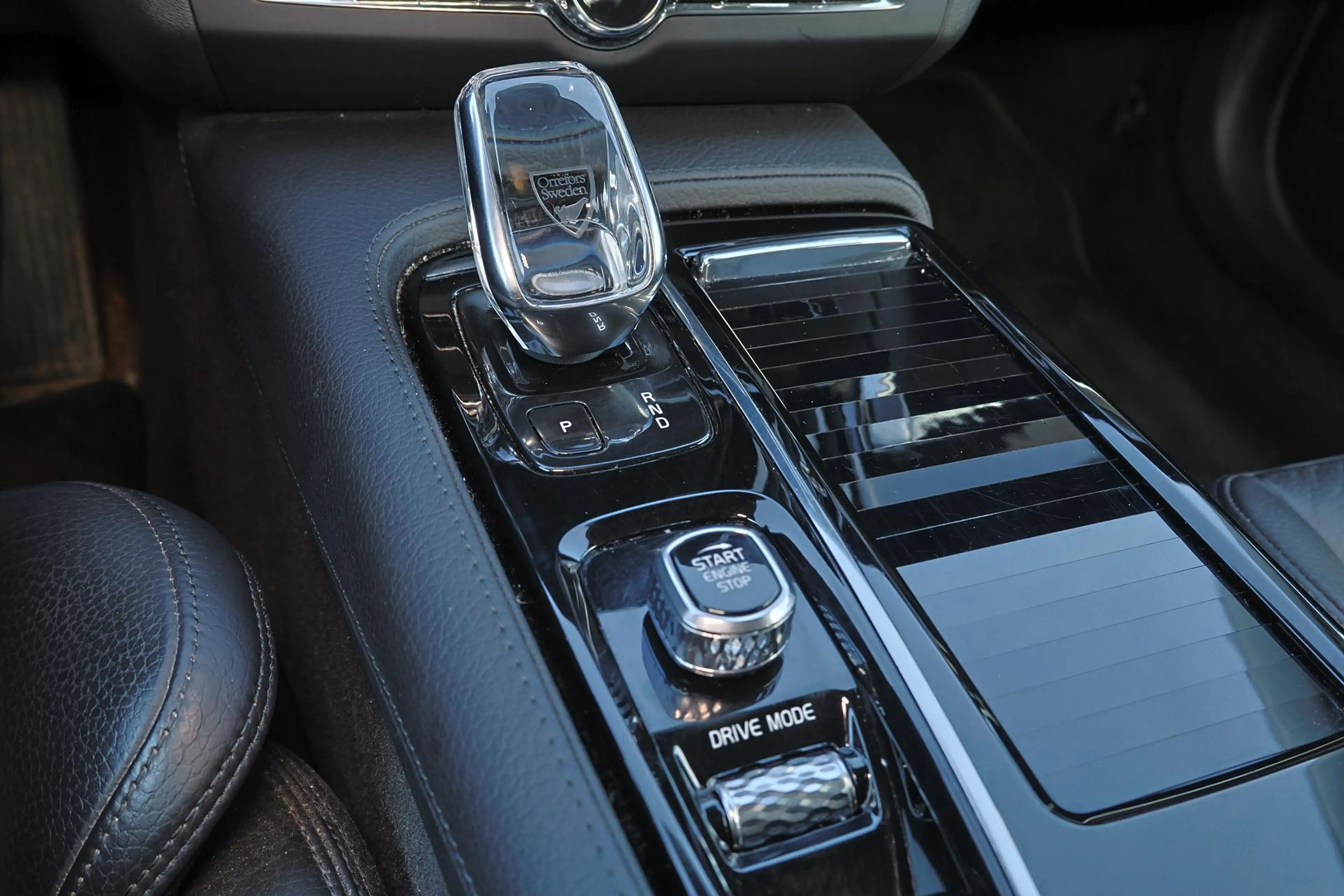 Volvo V90 T8 AWD Inscription - IntelliSafe Assist & Surround — photo 10