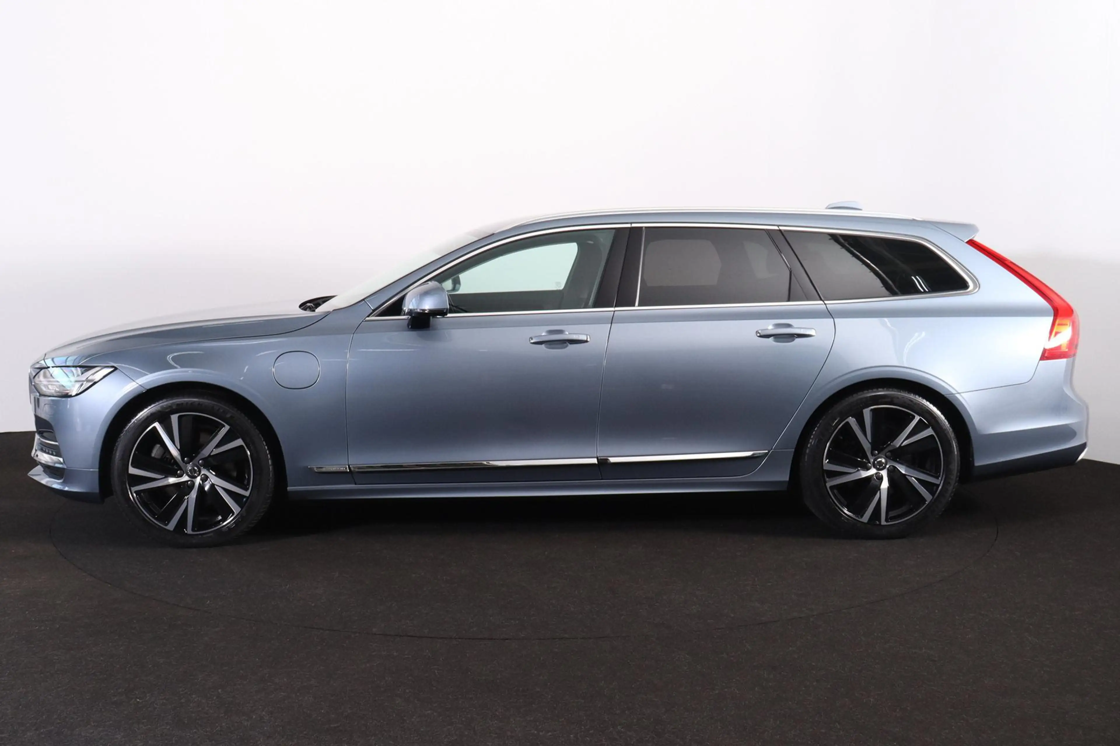 Volvo V90 T8 AWD Inscription - IntelliSafe Assist & Surround — photo 3