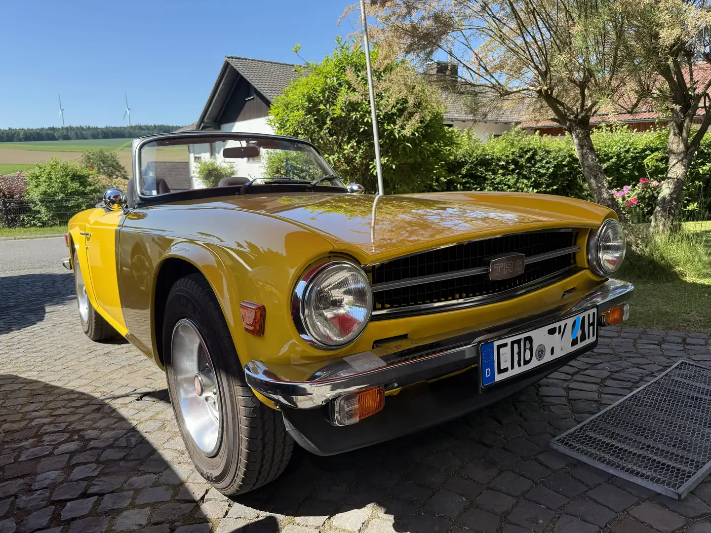 Triumph TR6 mit Overdrive Gelb - 1