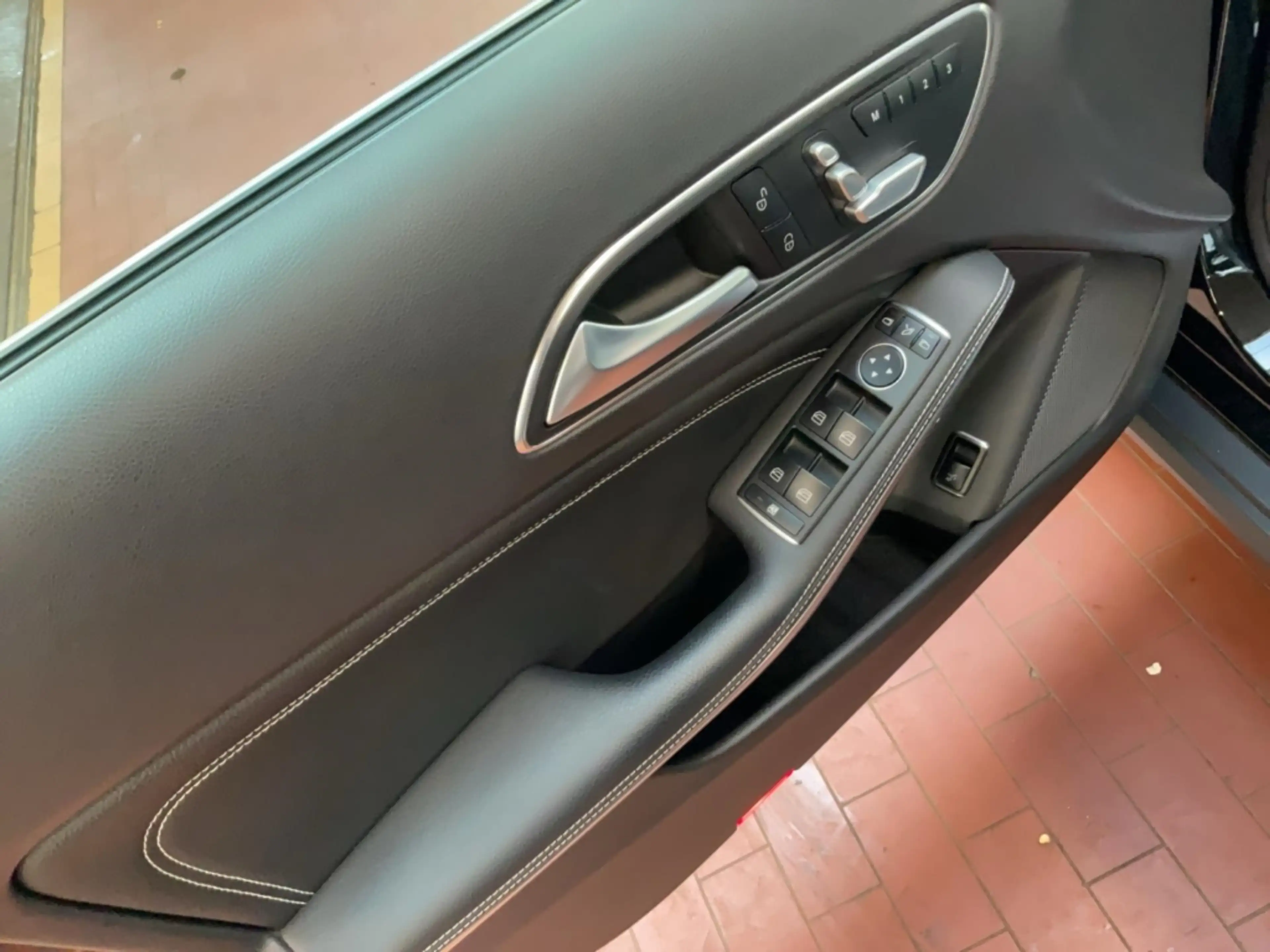 Mercedes-Benz GLA 200 Urban Alu LED AHK Pano Kamera Navi — photo 12