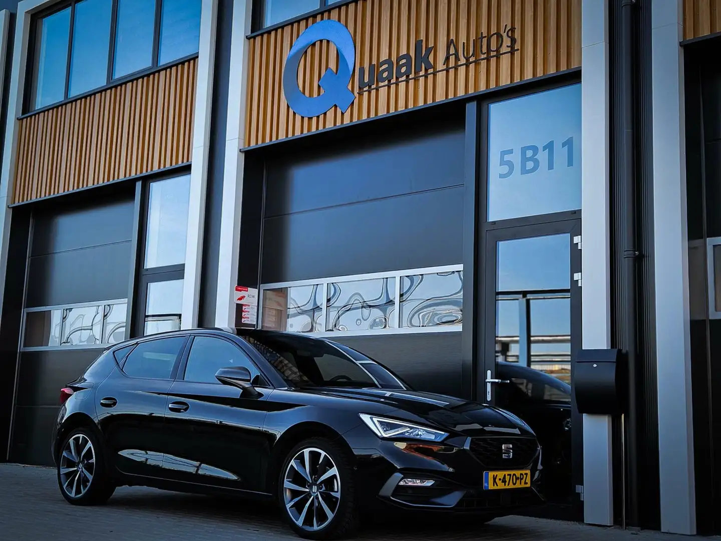 SEAT Leon 1.5 TSI FR Launch Edition | CARPLAY | LANE ASSIST Zwart - 2