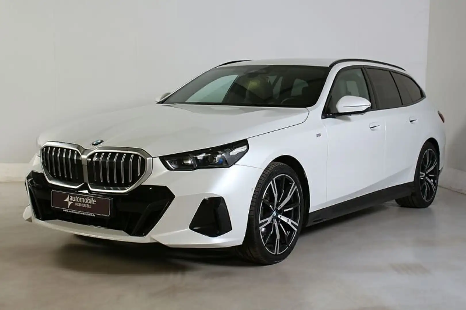 BMW 520 i AT M Sport AHK StandhACC Autobahnass20Zoll Weiß - 2
