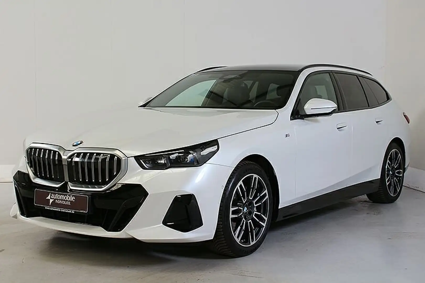 BMW 520 i AT M Sport AHK Standh ACC Autobahnass20Zoll Weiß - 2