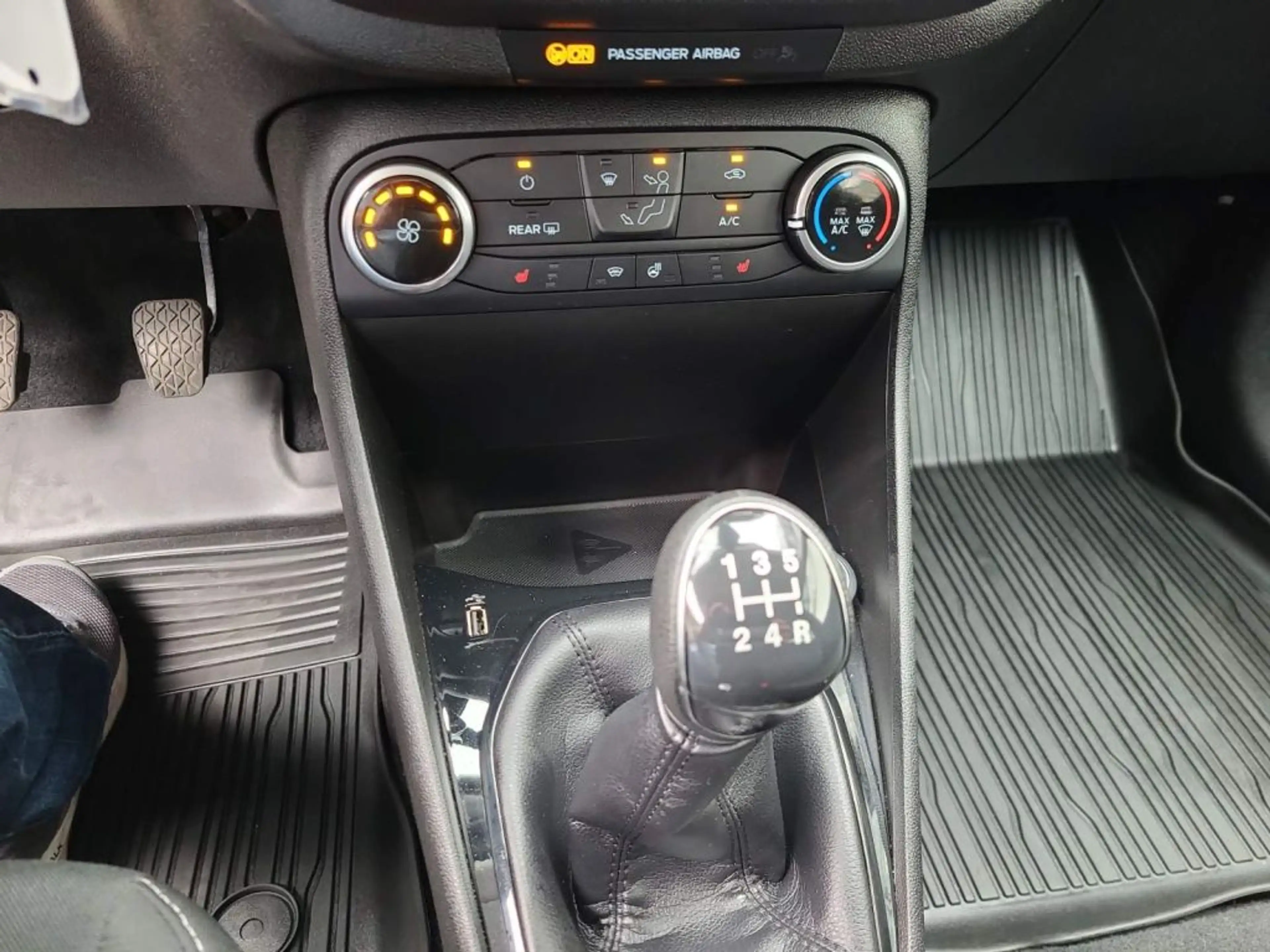 Ford Fiesta 1.1 COOL&CONNECT — photo 13