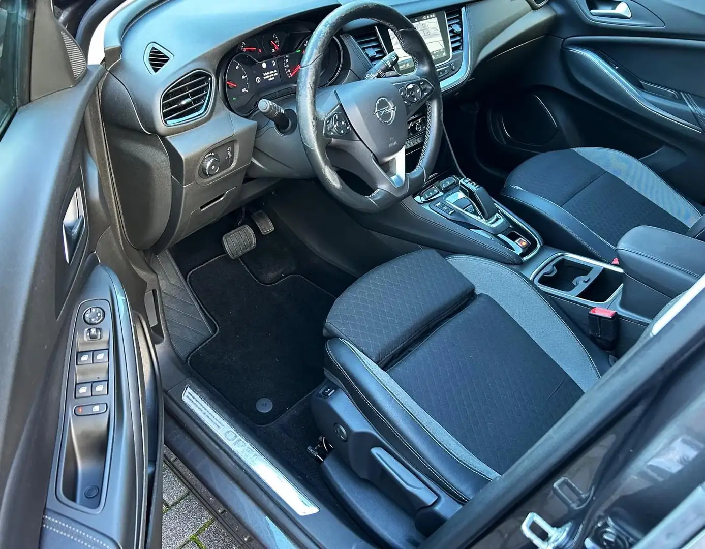 Opel Grandland X 1.6 Turbo Hybrid Business Executive - Tr.Haak - BT Grijs - 2