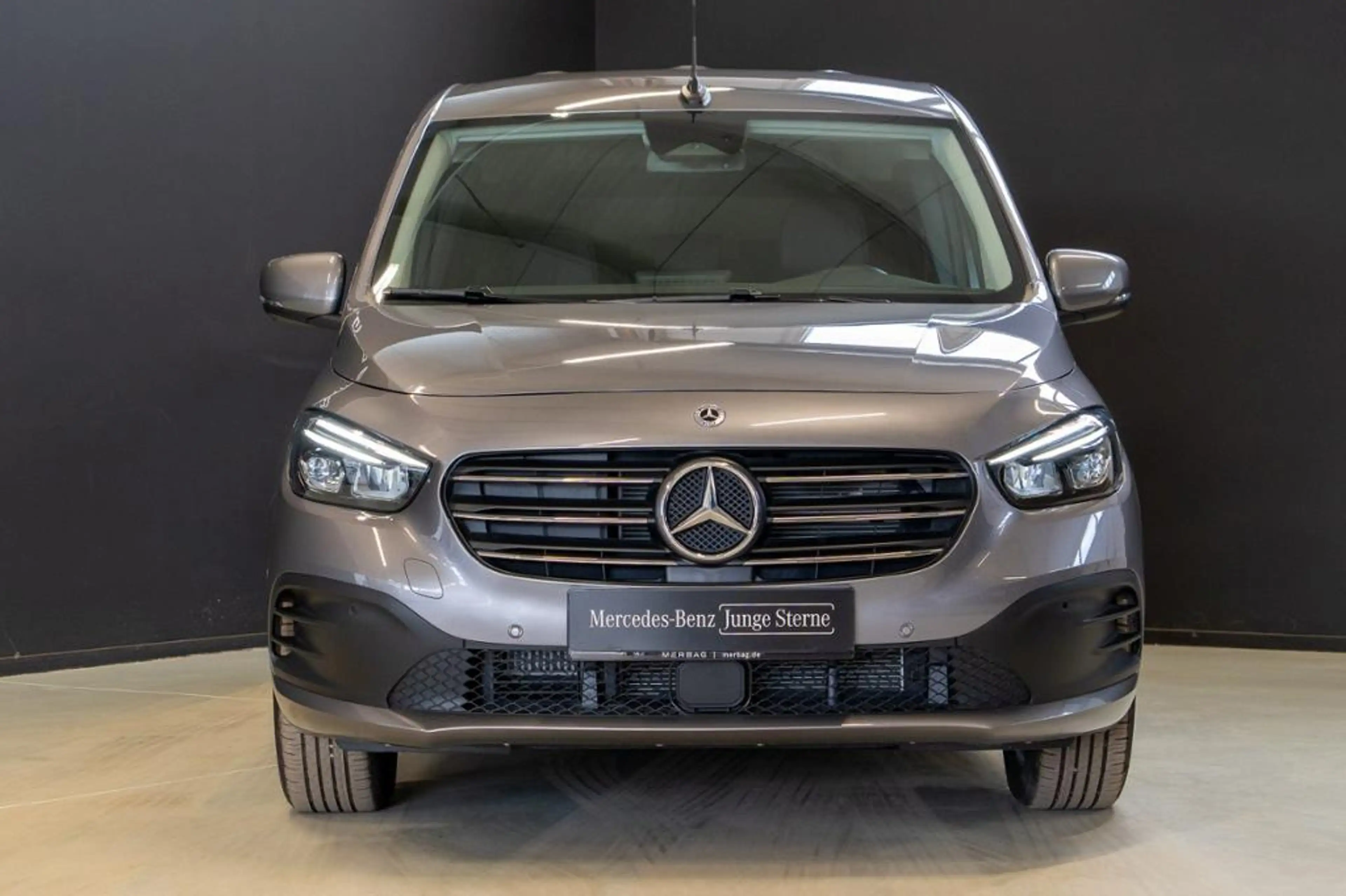 Mercedes-Benz T-Class T 180 *Lang Navi LED Kamera 7-Sitzer — photo 2