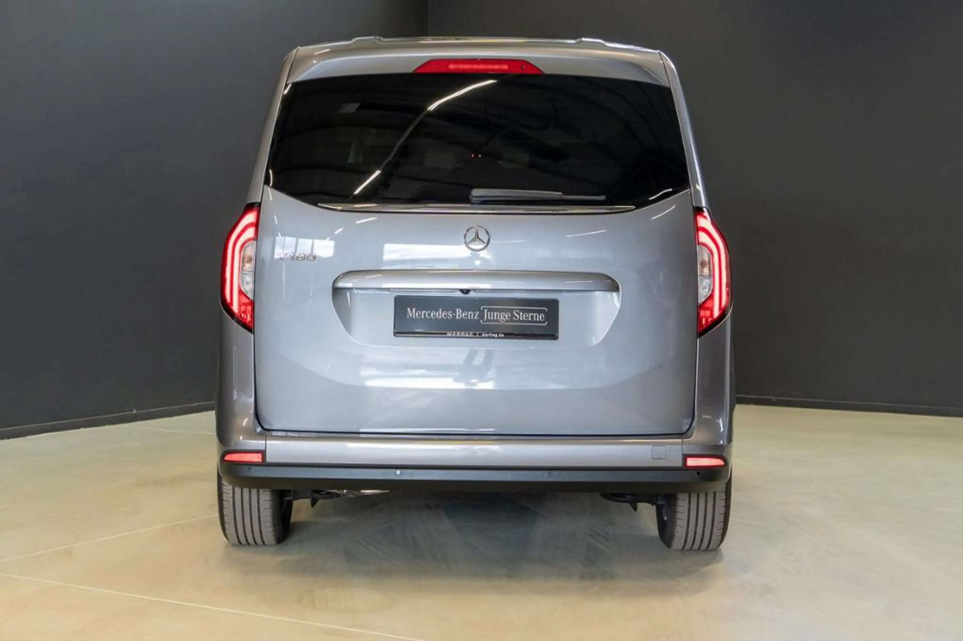 Mercedes-Benz T-Class T 180 *Lang Navi LED Kamera 7-Sitzer — photo 4