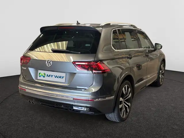 Volkswagen Tiguan view 4