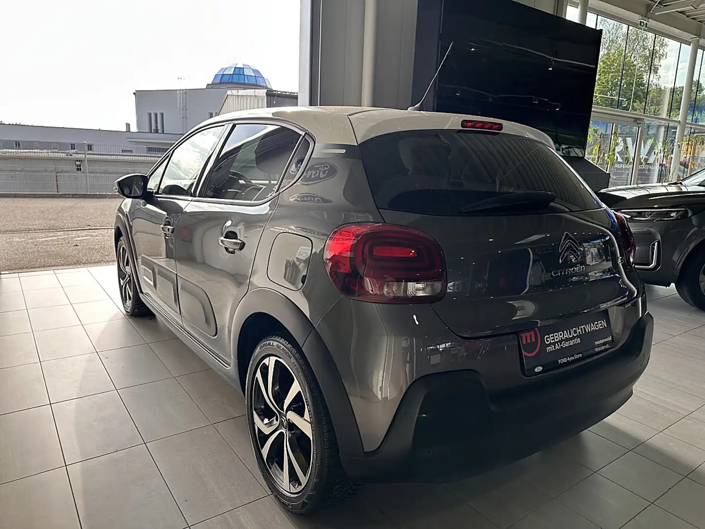 Citroen C3 PureTech 110 S&S EAT6 Shine Grau - 2