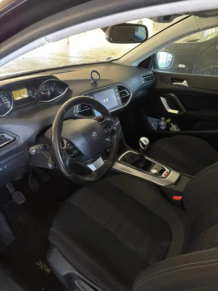 Peugeot 308 1.6 e-HDi 115ch FAP BVM6 FÃ©line
