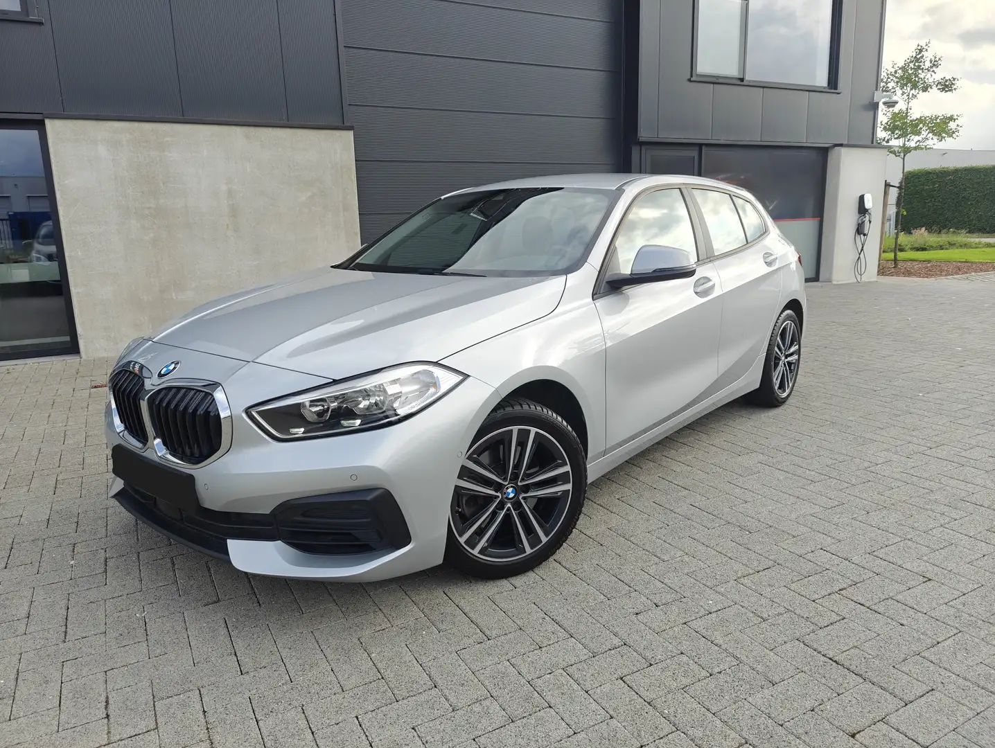 BMW 118 118i Automaat/ Sportzetels /17" BMW velgen Silver - 2