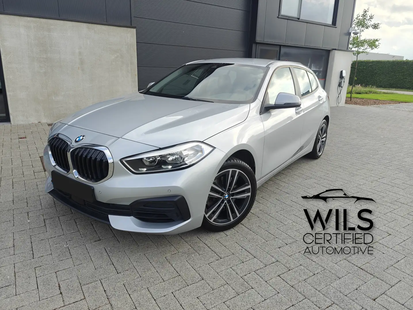 BMW 118 118i Automaat/ Sportzetels /17" BMW velgen Silver - 1