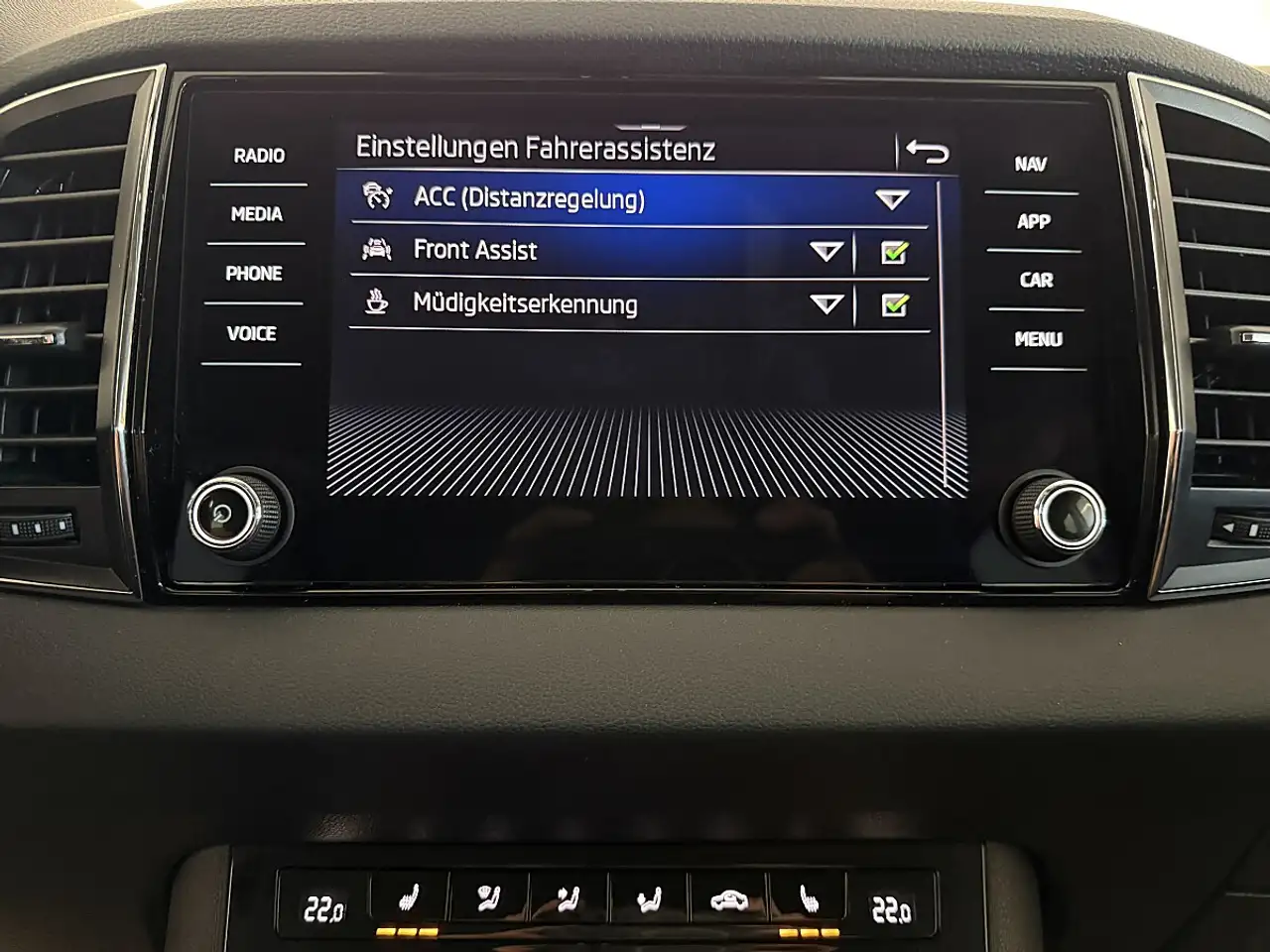 Skoda Karoq 2,0TDI DSG *LED*NAVI*AHK*ACC*Sitzheizung vo/hi*..., миниатюра 27