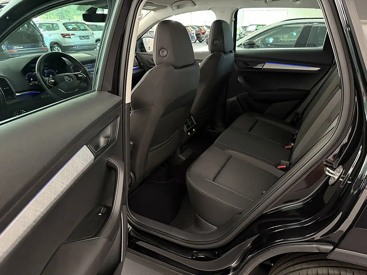 Skoda Karoq 2,0TDI DSG *LED*NAVI*AHK*ACC*Sitzheizung vo/hi*..., миниатюра 13