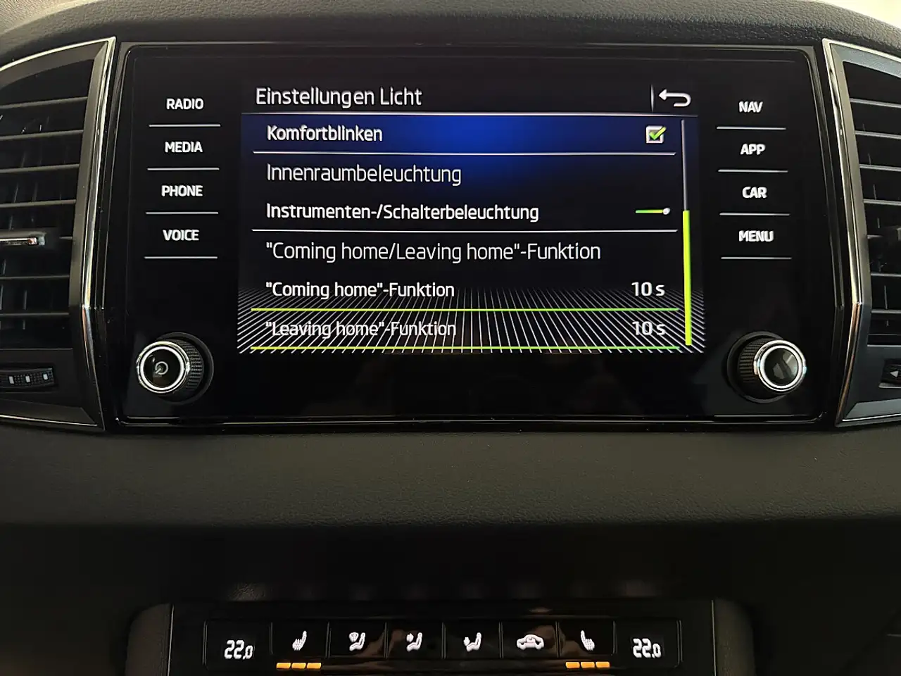 Skoda Karoq 2,0TDI DSG *LED*NAVI*AHK*ACC*Sitzheizung vo/hi*..., миниатюра 24