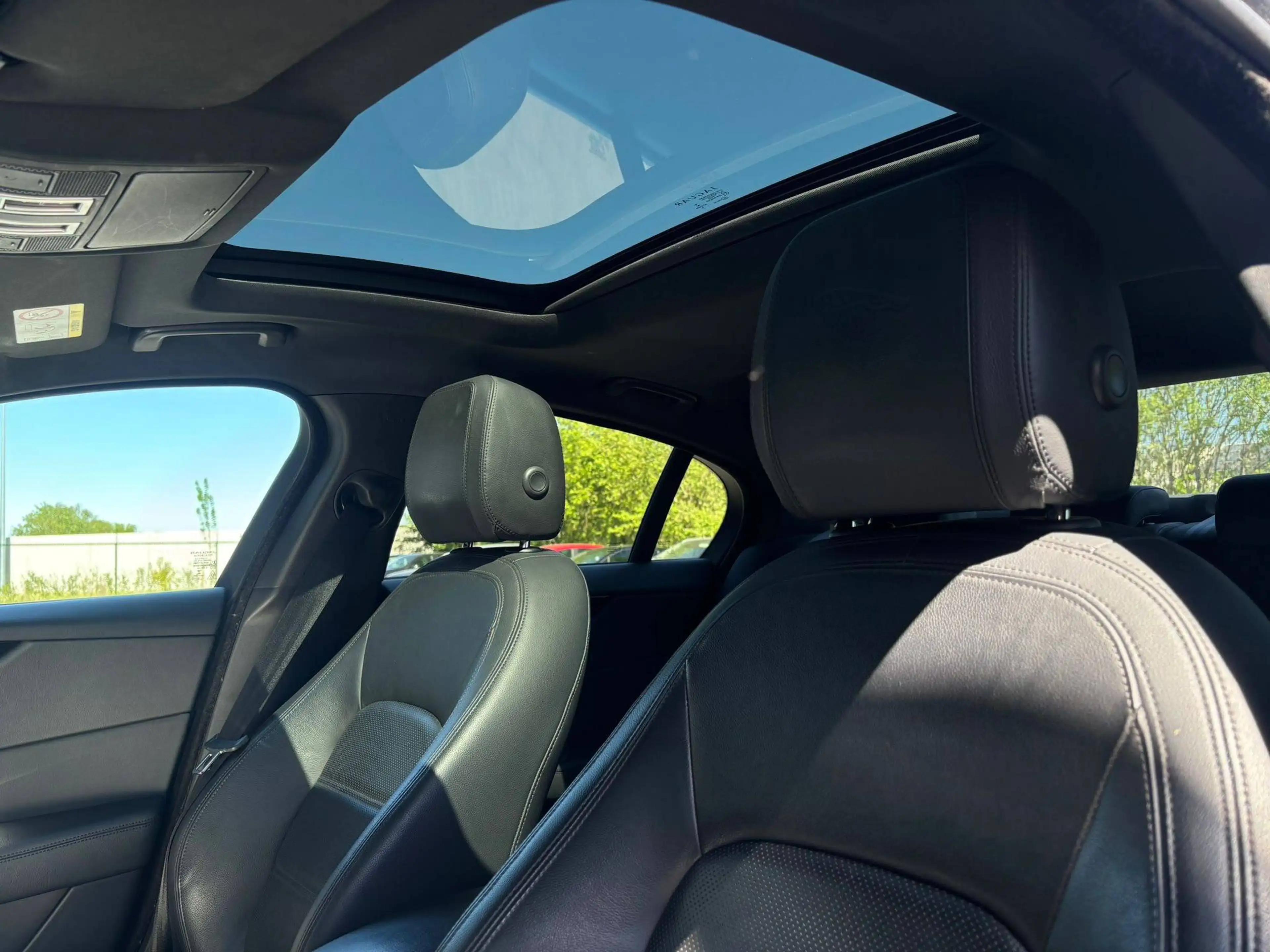Jaguar XE XE 2.0 T P250 R-Dynamic Black — photo 5