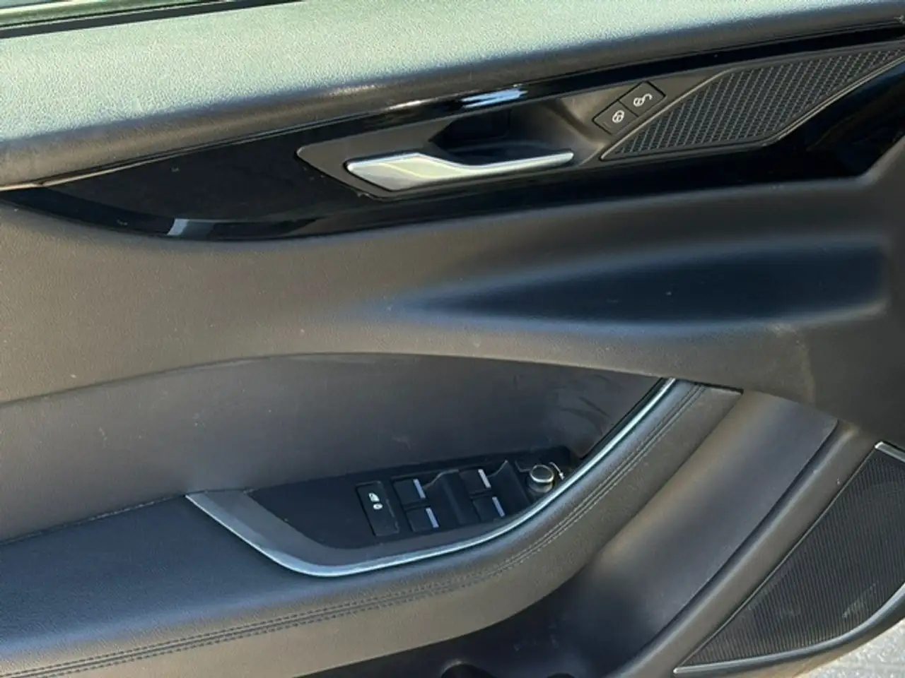 Jaguar Xe 2.0 T P250 R-Dynamic Black, миниатюра 13
