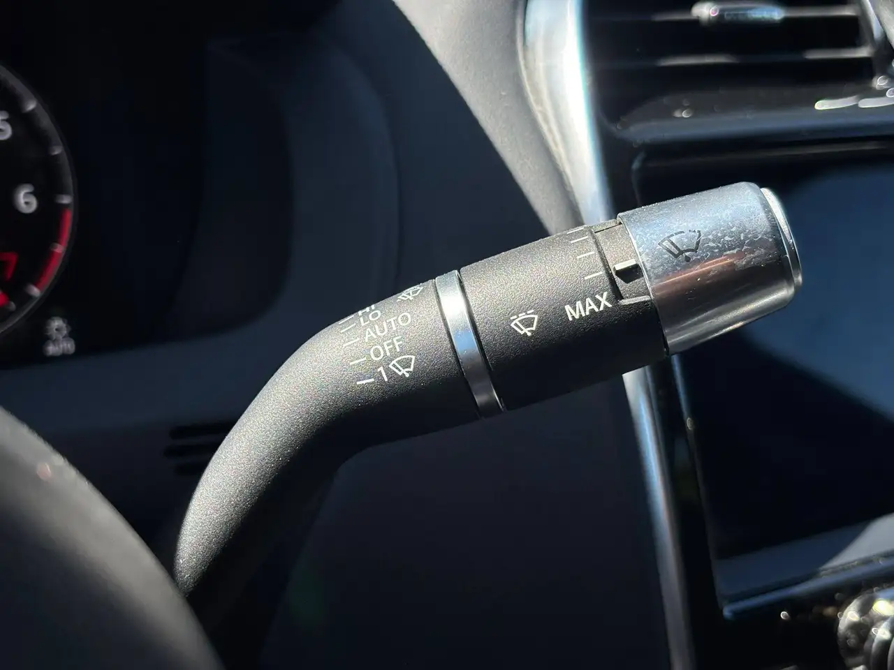 Jaguar Xe 2.0 T P250 R-Dynamic Black, миниатюра 18