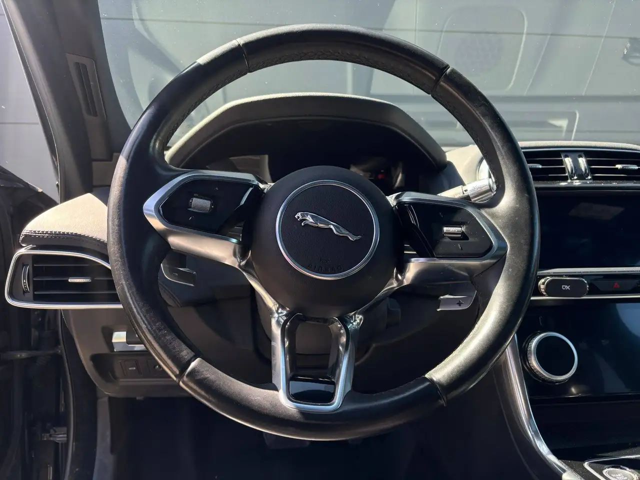 Jaguar Xe 2.0 T P250 R-Dynamic Black, миниатюра 6