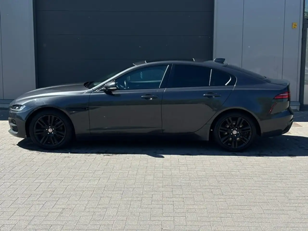 Jaguar Xe 2.0 T P250 R-Dynamic Black, миниатюра 2