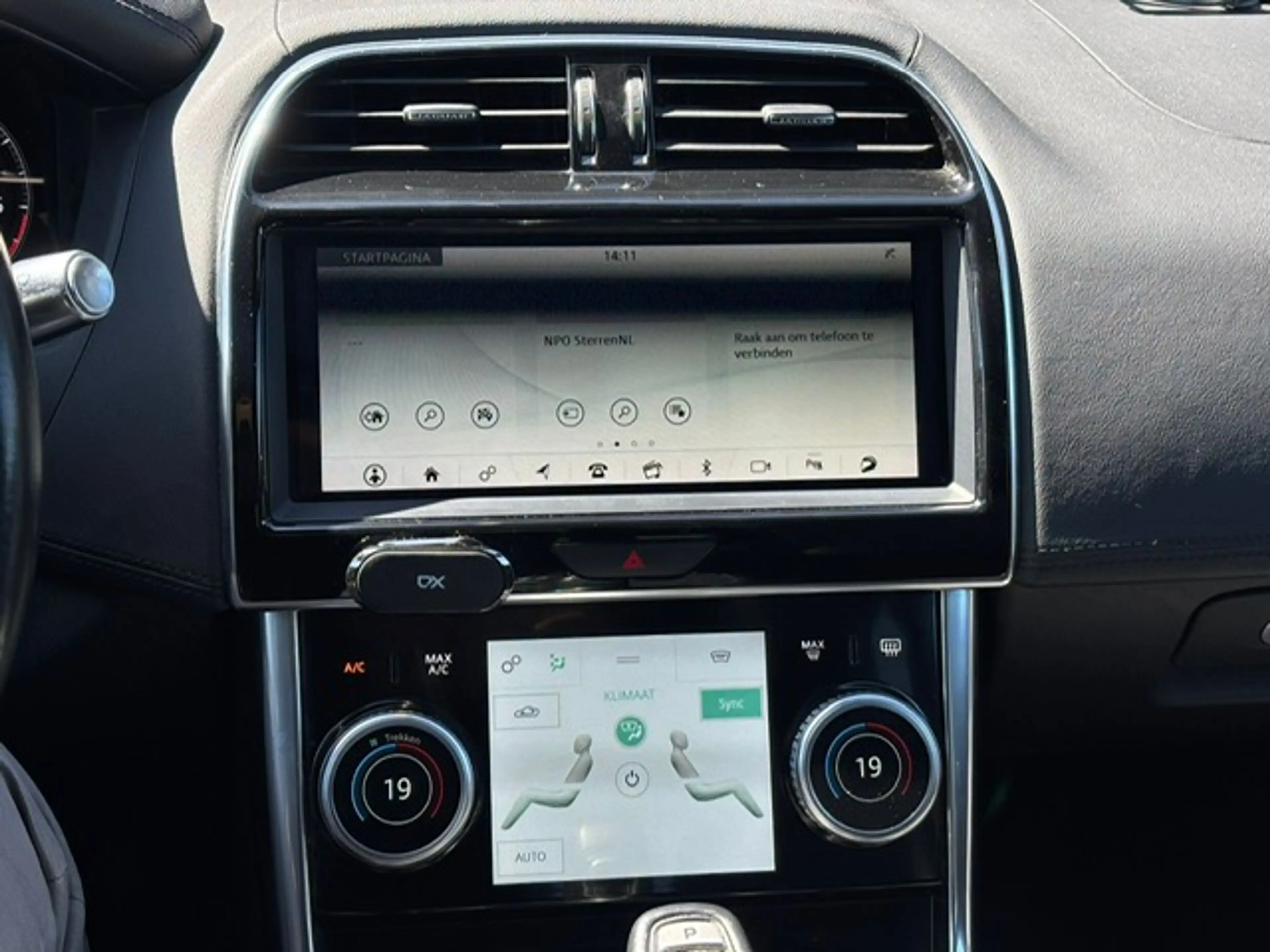 Jaguar XE XE 2.0 T P250 R-Dynamic Black — photo 14