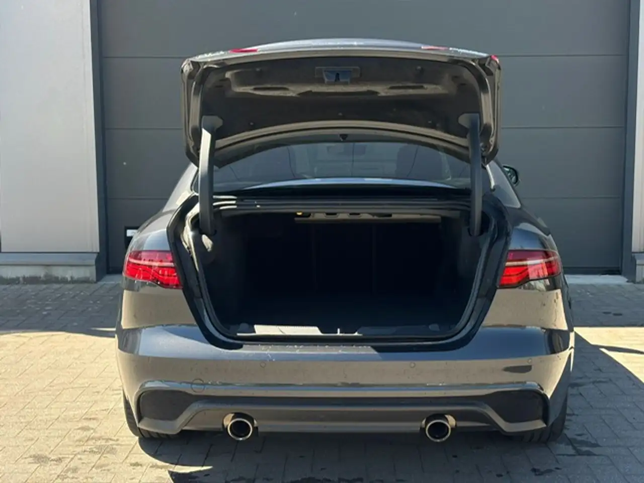 Jaguar Xe 2.0 T P250 R-Dynamic Black, миниатюра 23