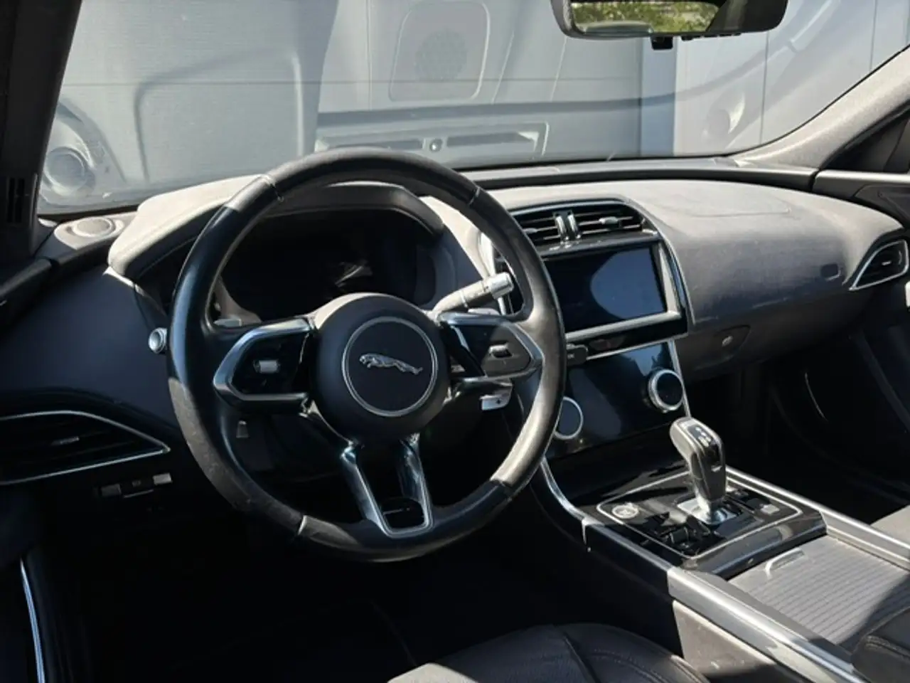 Jaguar Xe 2.0 T P250 R-Dynamic Black, миниатюра 9