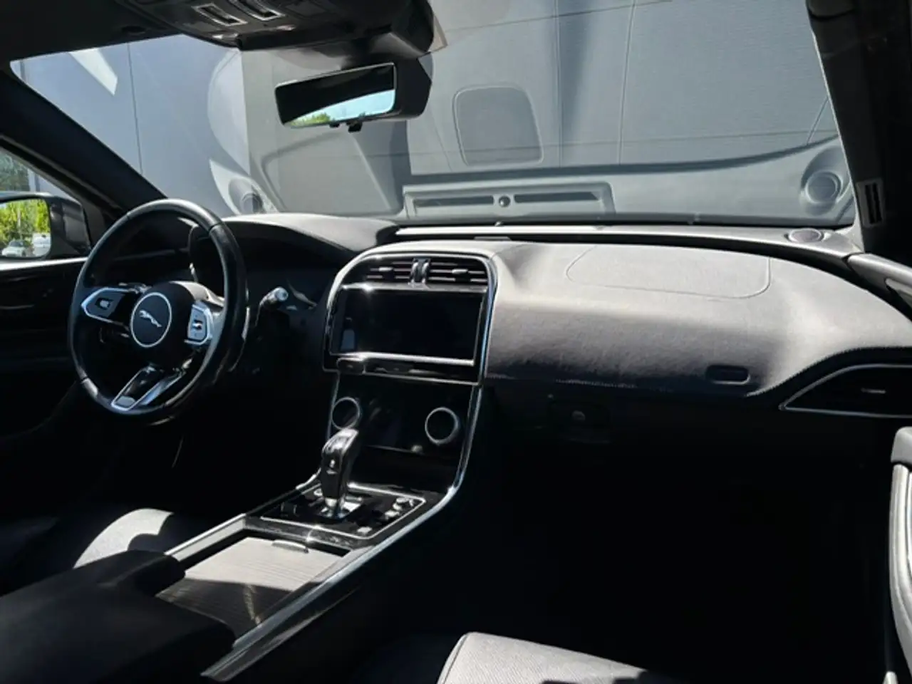 Jaguar Xe 2.0 T P250 R-Dynamic Black, миниатюра 7