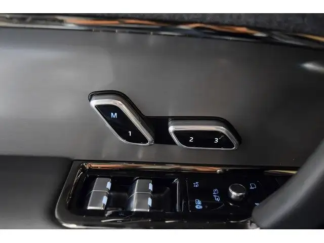 Land Rover Range Rover Sport view 18