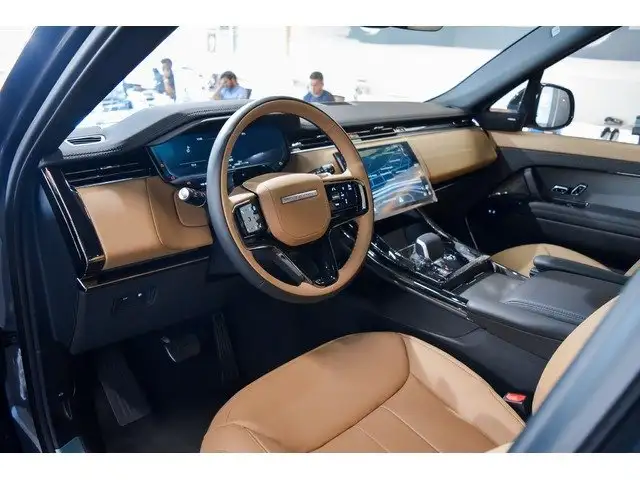 Land Rover Range Rover Sport view 3