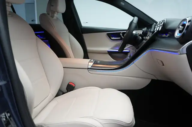 Mercedes-Benz C-Class view 6