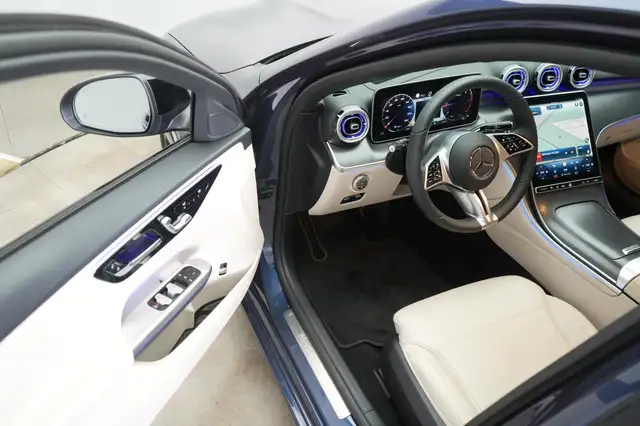 Mercedes-Benz C-Class view 15