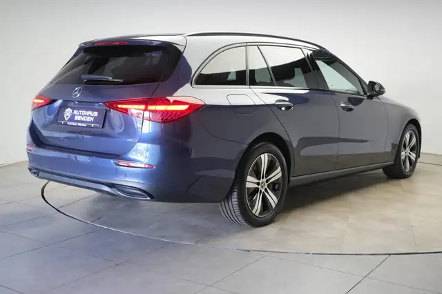 Mercedes-Benz C-Class view 5